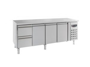 Kühltisch 553 Liter / 3 Türen und 2 Schubladen / 2230x700x850 mm