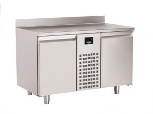 Kühltisch 474 Liter mit Aufkantung / 3 Türen Monoblock / 1785x700x860 mm