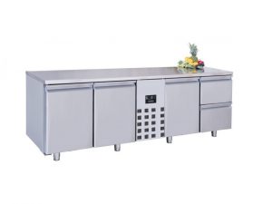 Kühltisch 632 Liter / 3 Türen und 2 Schubladen Monoblock / 2270x700x850 mm