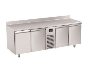 Kühltisch 632 Liter mit Aufkantung / 4 Türen Monoblock / 2270x700x860 mm